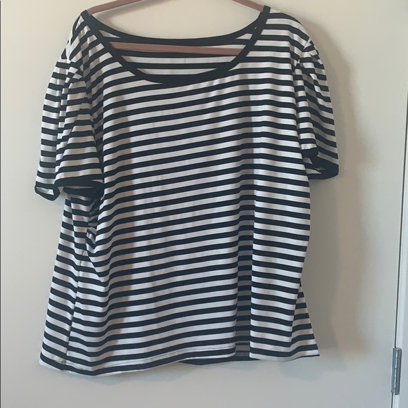 Tops - Black and white top